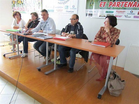 AG 2010-11 : de gauche  droite : Nathalie Fortin, correspondant club, Isabelle Simon, secrtaire, Bruno Cesneut, prsident, Benoit Houssard, trsorier, Anglique Dufour, adjoint au maire charg des sports